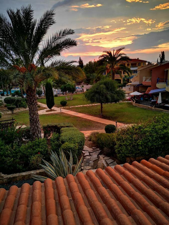 103 Regina Gardens Apartment Paphos ภายนอก รูปภาพ
